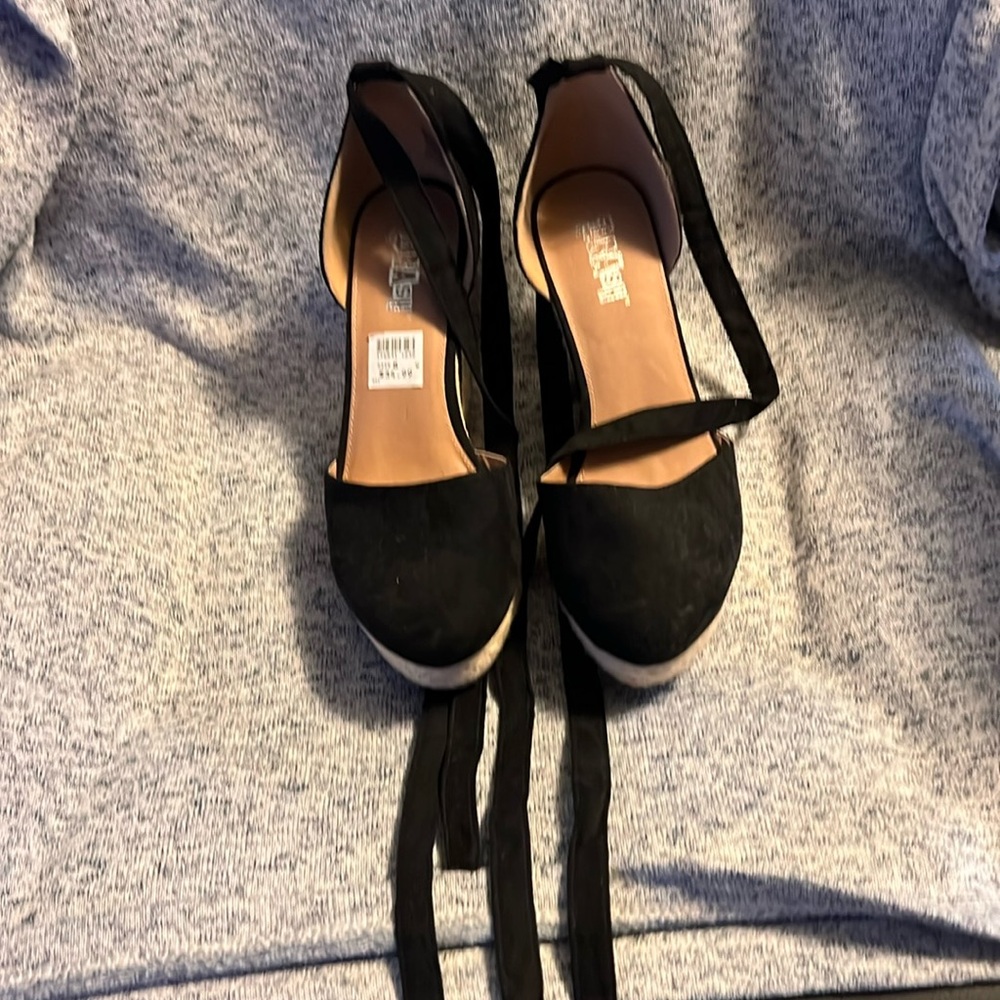 Black wedge